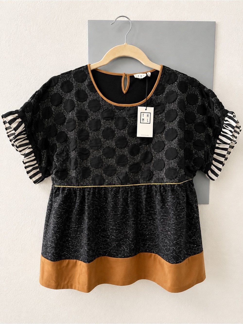 THML Black and Tan Mixed-Texture Short Sleeve Blouse